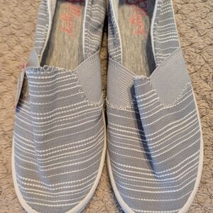 NWT Jellypop Clever Gray Striped Slip-On Shoes, Sneakers, Size 8